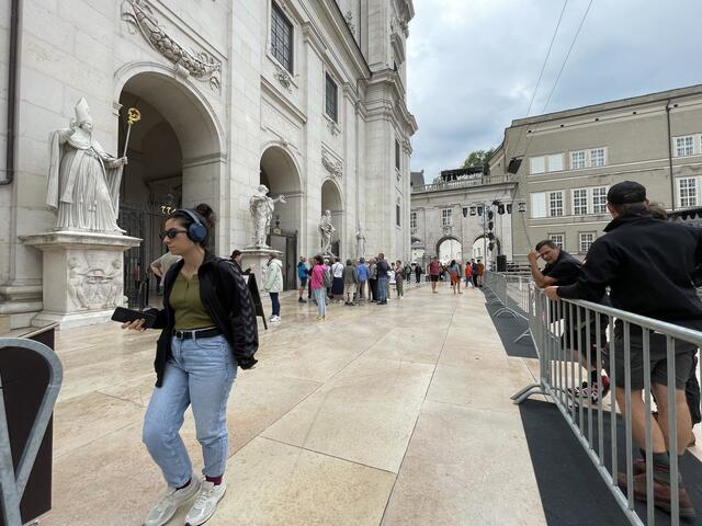 Eine neue Piazza vor dem Dom ist ein Teil der neuen Bühne, auf der bis zu 90 Schauspieler und Musiker Platz finden werden. | Foto: Martin Schöndorfer, 2024
