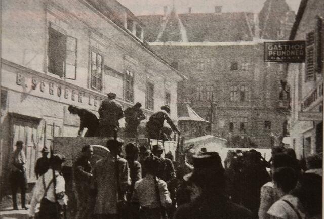 Putschisten vor dem Gasthof Pfundner in Wolfsberg, 27. Juli 1934. | Foto: Privat