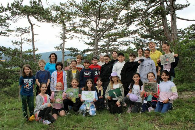 Insgesamt 388 Schüler:innen entdeckten bei den Trockenrasenführungen gemeinsam mit den Naturpädagog:innen des Landschaftspflegevereins die Trockenrasen in ihrer Gemeinde. Hier: 4b der VS Pfarrplatz.
 | Foto: LPV/L. Strobl