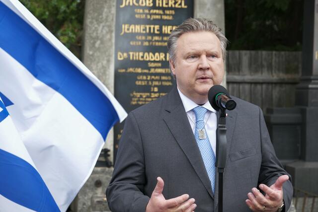 Bürgermeister Michael Ludwig gedachte dem Schriftsteller Theodor Herzl und würdigte ihn als "Menschenfreund". | Foto: Max Spitzauer/MeinBezirk