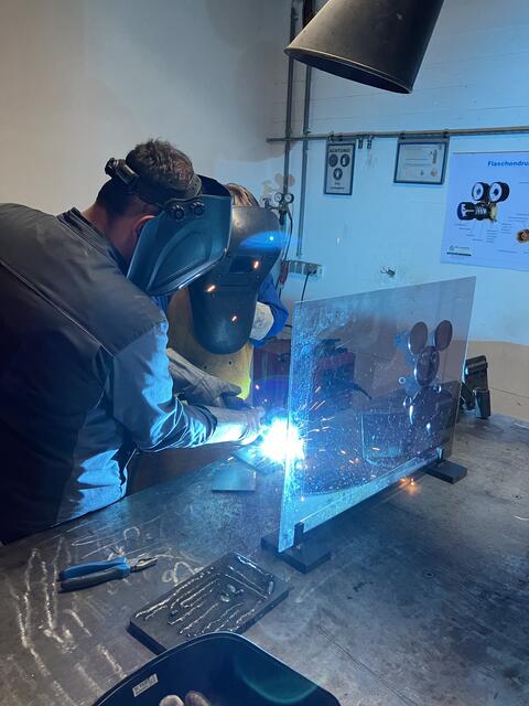 Die Köflacher Mittelschülerinnen und -schüler führten anspruchsvolle Arbeiten bei Holzher durch. | Foto: MS Köflach