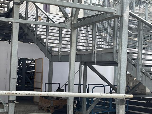 Blick unter die Tribüne. | Foto: Martin Schöndorfer, 2024