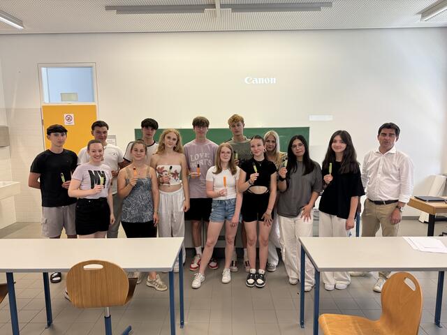 Schüler der HAK, Klasse 1DK bei der Eisübergabe. | Foto: Stadtgemeinde Korneuburg