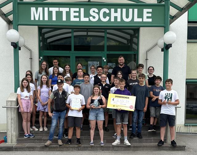Die Schüler der MS Stumm haben viel Geld für die Krebshilfe gesammelt.  | Foto: privat