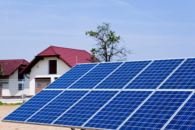 Am 18. Juni schickten die 70.000 angeschlossenen PV-Anlagen 12,7 Millonen Kilowattstunden in die Leitungen der Netz Oberösterreich GmbH – der bisherige Spitzenwert.  | Foto: Netz Oberösterreich