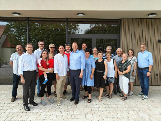 Christian Sagartz beim Besuch in Tschurndorf. | Foto: ÖVP Burgenland
