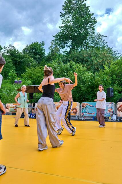 Von 27. Juni bis 7. Juli findet „Public Moves“ in Salzburg vor dem Museum der Moderne Salzburg am Mönchsberg täglich statt.  | Foto: Raphael Mittendorfer