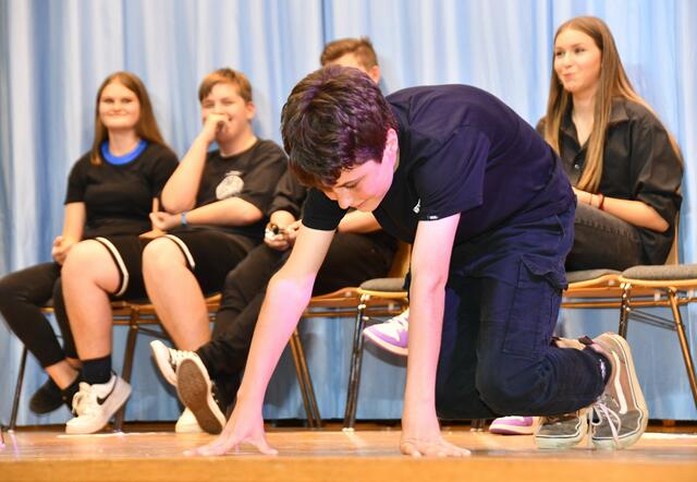 Nicht einfach: Die Schüler:innen mussten beim Improvisationstheater sehr spontan sein. | Foto: MS Tannheim