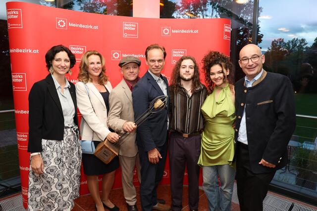 Preisträger Kategorie 11: Jury-Preis, Salzburger Kulturvereinigung „Straßentheater”
Übergabe durch: Warendirektorin des Raiffeisenverbandes Anna Doblhofer-Bachleitner
 | Foto: Franz Neumayr