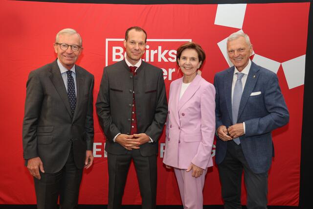 Im Bild: Landeshauptmann Wilfried Haslauer, Geschäftsführer der RegionalMedien Salzburg Thomas Zerlauth, Landtagspräsidentin Brigitta Pallauf und Josef Schöchl, Stellvertretender Klubobmann des ÖVP Landtagsklubs. | Foto: Franz Neumayr