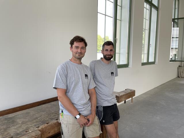 Bess (li.) und Segmanovic werden in Neu Leopoldau handwerken. | Foto: Luise Schmid/MeinBezirk