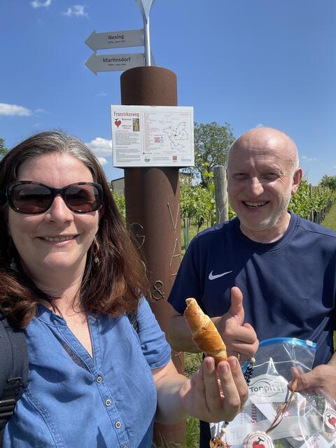Redakteurin Elisabeth Bendl war mit Franz Marschler in Hohenruppersdorf unterwegs. Ein g'schmackiges Franziskusstangerl gab's als Jause. | Foto: Elisabeth Bendl