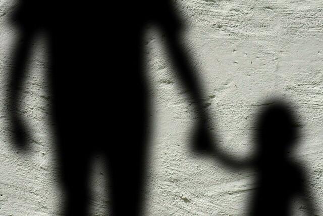 Ein 31-jähriger Wiener hat seine drei Nichten sexuell missbraucht und wurde dafür zu zweieinhalb Jahren unbedingter Haft verurteilt. Er wird zudem in ein forensisch-therapeutisches Zentrum eingewiesen. (Symbolbild) | Foto: Pixabay