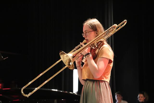 Ganz große Klasse. Hanna Ebert schloss mit dem Leistungsabzeichen Gold die Musikschule Gratkorn ab und studiert nunmehr Posaune an der Kunstuniversität Graz. Sie spielte als Solistin das anspruchsvolle Stück "Romance" von Carl Maria v. Weber | Foto: Edith Ertl