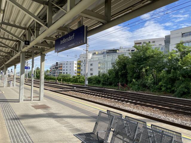 Der Masterplan Gehen und die Grünen fordern einen zusätzlichen Zugang zum Bahnhof Jedlersdorf.  | Foto: MeinBezirk/Luise Schmid
