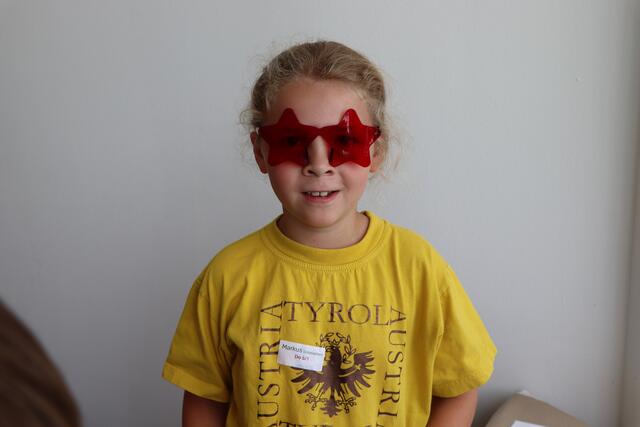 Die Welt sieht mit einer Farb-Brille gleich viel bunter aus.  | Foto: Vanessa Trabi