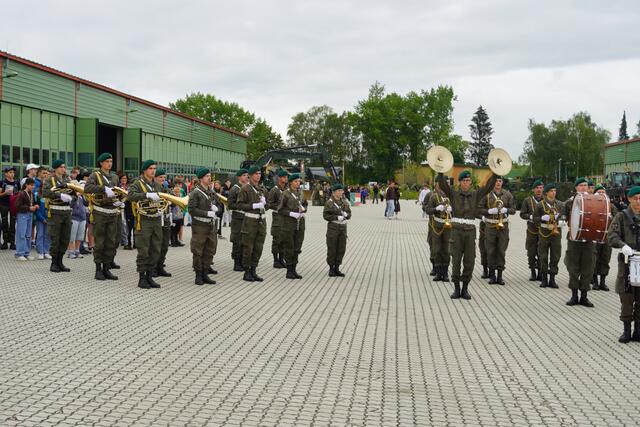 Die Militärmusik zeigte großes Können. Es wurden auch ganz spezielle Lieder gespielt. | Foto: Emanuel Hasenauer