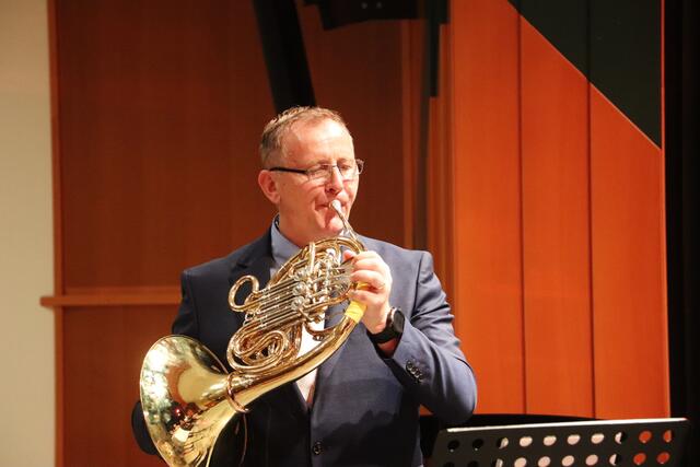 Horst Adlmann leitet künftig die Musikschule Gratkorn. Beim Abschlusskonzert spielte der mit dem Hornensemble u.a. "Mei Dirndl is sauber". | Foto: Edith Ertl