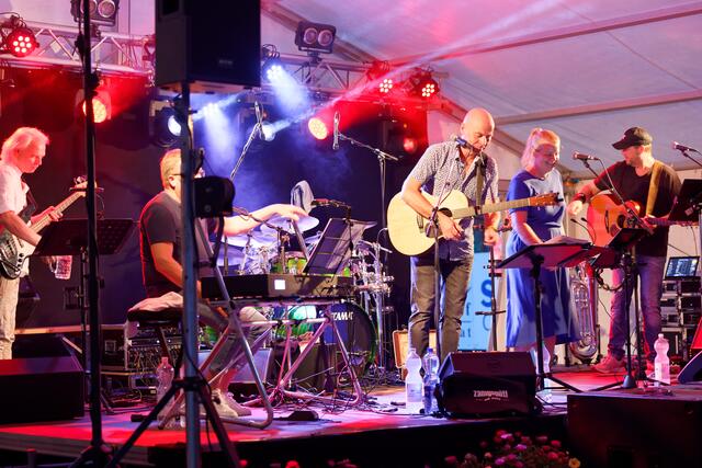 Am Samstag rockte ab 20.30 Uhr die Austro-Pop-Band „zaumgspüt“ die Bühne. | Foto: Turnverein Bad Schallerbach