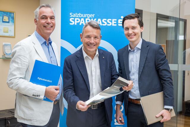  Christian Halwa (Leitung Firmenkundenzentrum), Markus Sattel (Vorstandsdirektor), Domini Falger (Leitung Firmenkundenzentrum) | Foto: Salzburger Sparkasse / wildbild
