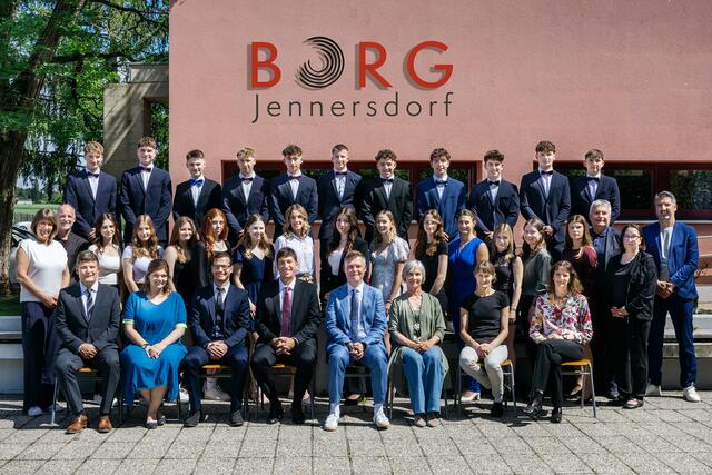 Die 8a-Klasse des Sportgymnasiums mit ihrem Klassenvorstand Helfried Gugatschka. | Foto: Sebastian Friedl