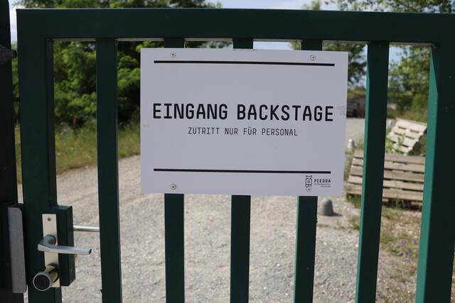 Eingang zum Backstage-Bereich. | Foto: RMA Triebaumer