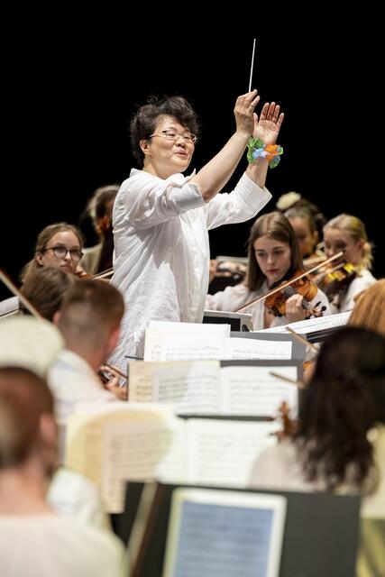 Dirigentin Mei-Ann Chen spielt am 12. Juli in der Helmut List Halle. | Foto: Nikola Milatovic