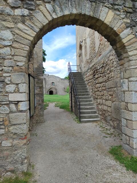 Links ist die Pankratius Kapelle... | Foto: I.Wozonig
