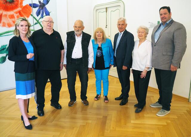 Franz Hauke, Norbert Mylius, Hertha Farahmandi und Gertraud Vicht feierten ihre 90. Geburtstage – Vizebürgermeisterin Bürgermeister Johann Zeiner, Vizebürgermeisterin Michaela Haidvogel und Vizebürgermeister Markus Waldner gratulierten herzlich. | Foto: Marktgemeinde Maria Enzersdorf
