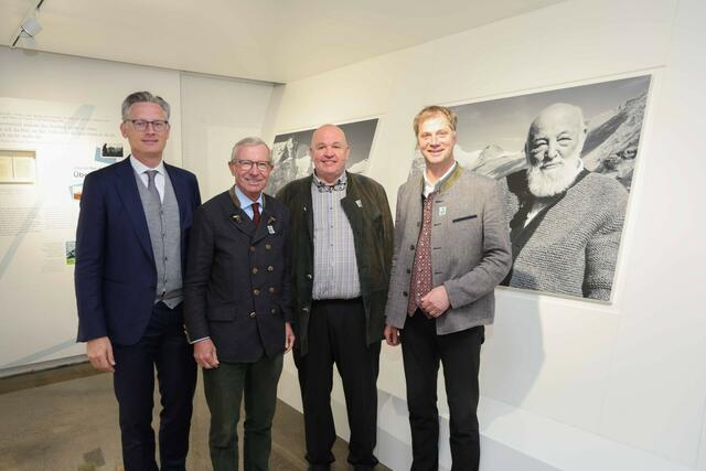 Vlnr.: Johannes Hörl (Vorstand Großglockner Hochalpenstraßen AG), Landeshauptmann Wilfried Haslauer (Land Salzburg und AR-Vorsitzender GROHAG), Karl Forcher (Sohn von Sepp Forcher) und Martin Lackner (Bürgermeister Heiligenblut am Großglockner). | Foto: grossglockner.at