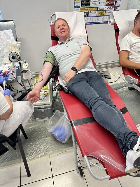 Südburg-Geschäftsführer Siegfried Tanczos spendete ebenso Blut. | Foto: Südburg