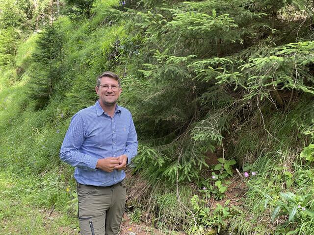 Der Forstwirt Thomas Rinner spricht die Schwierigkeiten der heimischen Forstwirte an. | Foto: MeinBezirk