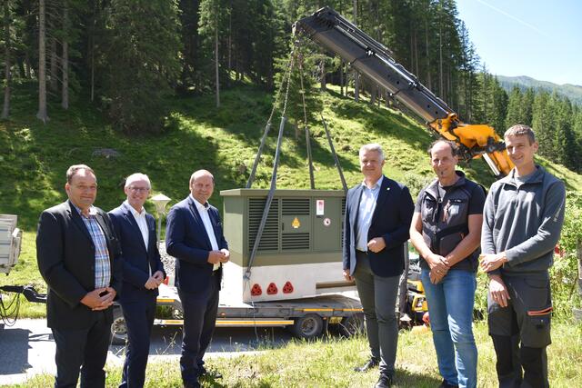 Im Bild v.l.: Bgm. Vinzenz Eller, Tinetz-GF Thomas Trattler, Energielandesrat LHStv. Josef Geisler, Tinetz-GF Thomas Rieder sowie die beiden Projektleiter Armin Eller und Matthias Larcher | Foto: Kainz