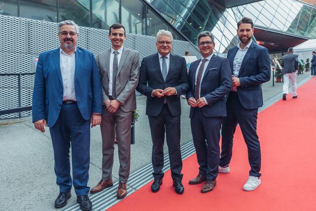 Von links: AK OÖ-Präsident Andreas Stangl, Vorsitzender BSA OÖ Stefan Etzelstorfer, Linzer Bürgermeister Klaus Luger, SPÖ OÖ-Vorsitzender LR Michael Lindner, SPÖ OÖ-Geschäftsführer Florian Koppler. | Foto: MecGreenie