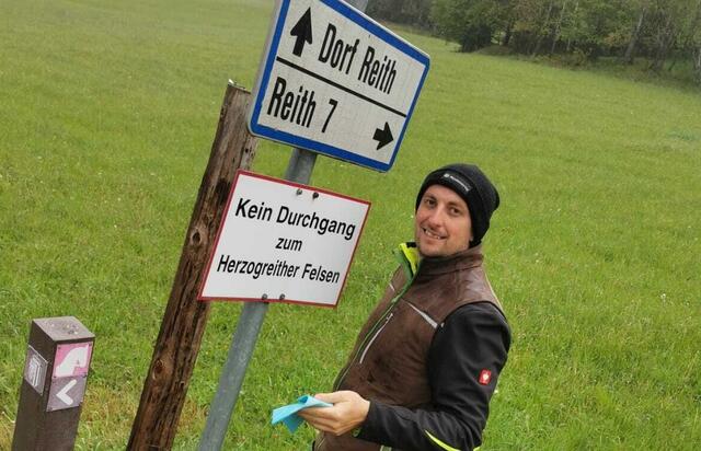 Bürgermeister Andreas Derntl und seinem Team ging kein Schild durch die Lappen. | Foto: ÖVP St. Leonhard