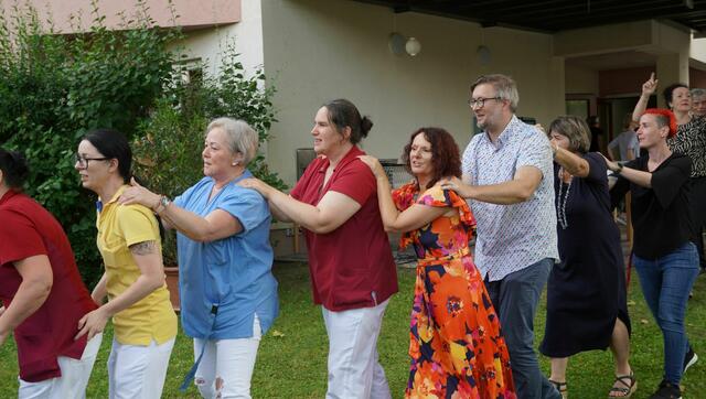 Wir ziehen los mit ganz großen Schritten ….. | Foto: Maria Hoffmann