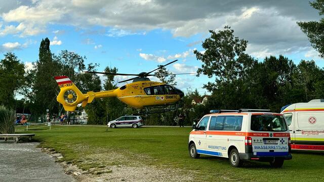 Mit dem Notarzthubschrauber Christophorus 18 wurde der verunfallte Taucher in die Druckkammer nach Graz geflogen.  | Foto: Wasserrettung
