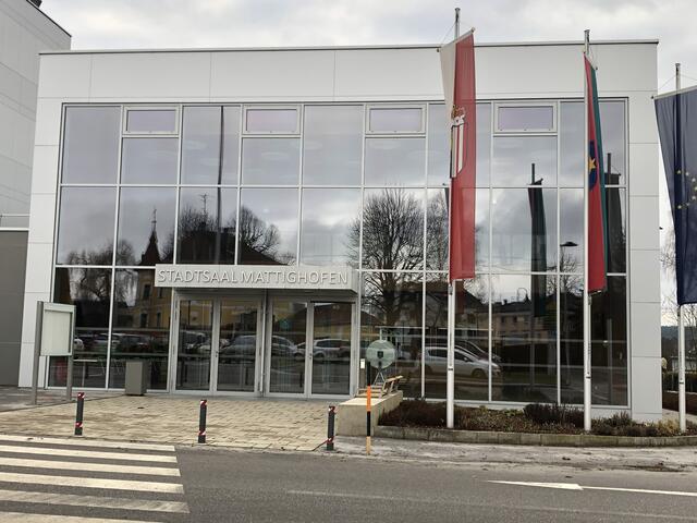 Die Gemeinderatssitzung fand am 4. Juli im Stadtsaal Mattighofen statt. | Foto: Ebner