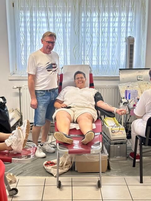 Auch Gemeinderätin Ute Wagner ließ sich Blut abzapfen. | Foto: Südburg