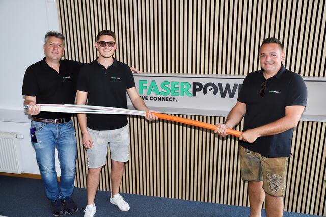 Die Faserpower-Gesellschafter Willi Steiner (l.) und Jürgen Urschler (r.) mit Prokurist Philipp Urschler. | Foto: Alfred Mayer