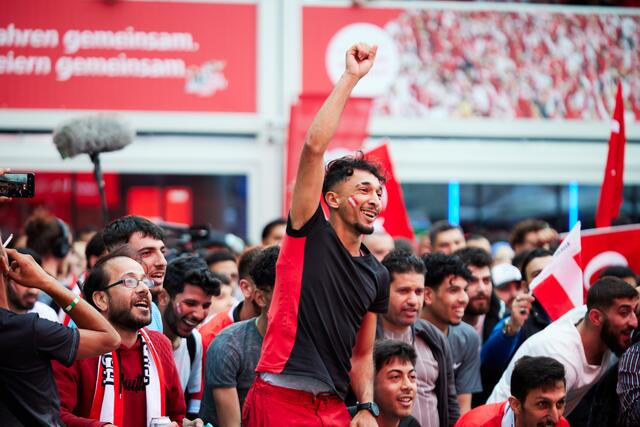 Bilder vom Public Viewing am Hauptbahnhof, Partie Österreich - Türkei. | Foto: ÖBB/Scheiblecker