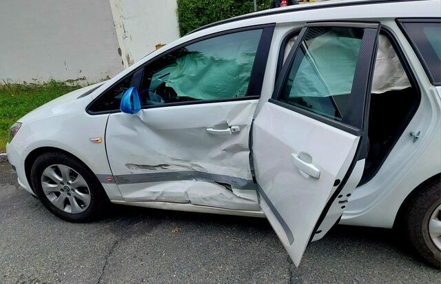 In der Raiffeisen Straße in Klagenfurt zu einem Verkehrsunfall zwischen zwei Pkws. | Foto: FF St. Martin / Klagenfurt