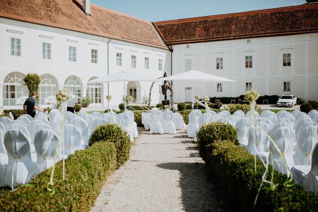 Jetzt herrscht Hochbetrieb: Das Schloss Ennsegg ist Schauplatz für 25 Hochzeiten im Jahr, die meisten davon outdoor. | Foto: Holzweber