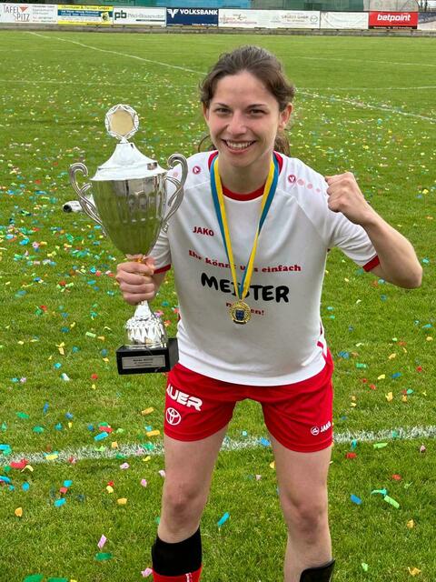 Melanie Grill ist mit ihrem Fußballverein SV Paudorf Meister