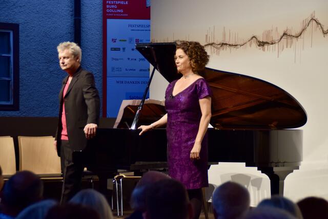 Mit Mezzosopranistin Angelika Kirchschlager und Satiriker Alfred Dorfer gemeinsam auf der Bühne treffen Klassik auf Komik aufeinander. | Foto: Carmen Kurcz