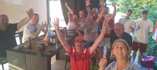 Privates Public Viewing in Strasshof. Immer zu den Österreich Spielen mit gutem Essen. Burger, Chilly etc. Stimmung fantastisch, Nachbarn sehr verständnisvoll. | Foto: Prokop Karl