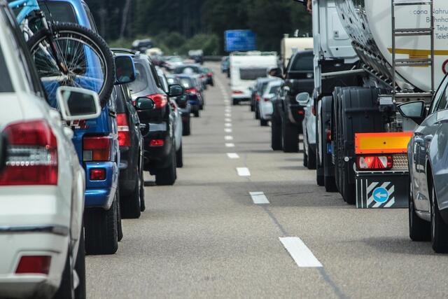Auch in diesem Sommer gelten wieder Abfahrtssperren auf der Tauernautobahn. Indem der Transitverkehr auf der Autobahn bleibt, werden die Anrainergemeinden vom Umfahrungsverkehr entlastet. (Symbolbild) | Foto: pixabay.com