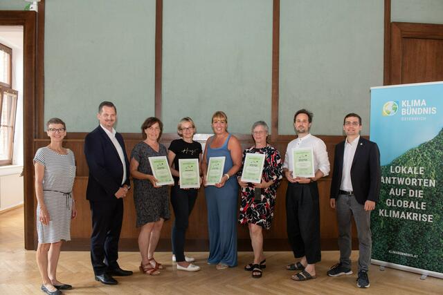 Der Bezirkschef (2.vl) gratulierte allen Gewinnern. | Foto: Fernando Nigra