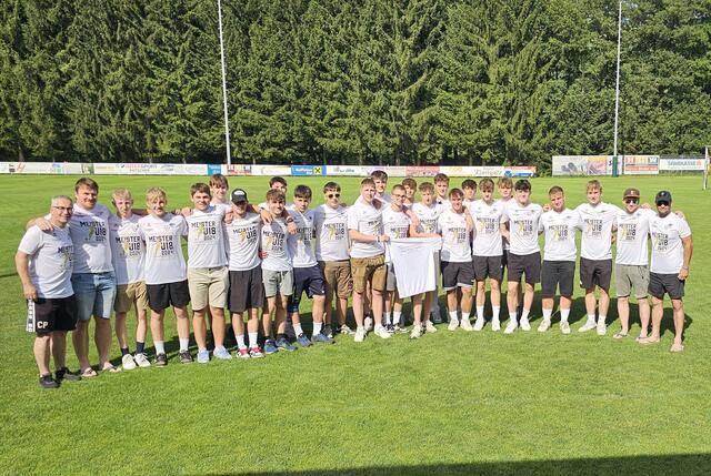 Das erfolgreiche Team mit ihren Betreuern. | Foto: Privat