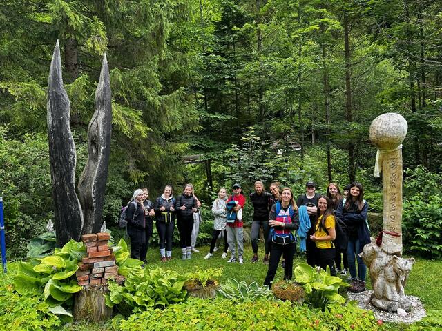 Sie haben es getan: Gruppenfoto mit den Schülerinnen und Schülern sowie dem Lehrpersonal des Bildungszentrums Nord in Rottenmann | Foto: Peter Kutschera